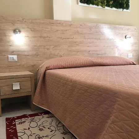 מלון Hotel Centrale Quartu SantʼElena